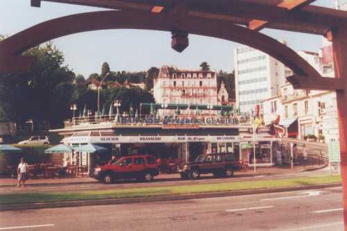 Hotel Bellevue in Erian am Lac Lemon